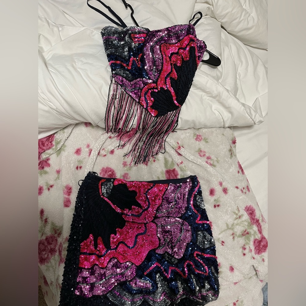 Fabulous and super cute skirt set !!